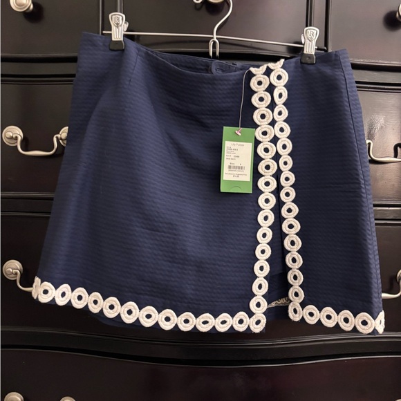 Lily Pulitzer navy skort - Picture 2 of 2